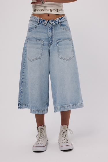 SUPER BAGGY BERMUDA SHORT