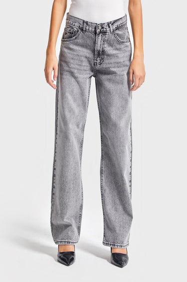 Relaxed Mid Rise Jeans