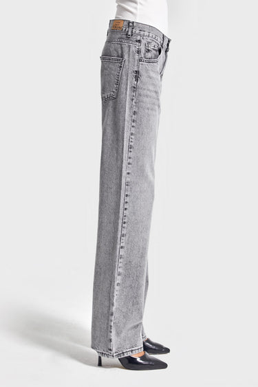 Relaxed Mid Rise Jeans