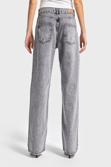 Relaxed Mid Rise Jeans