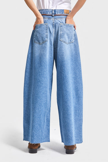 Loose Mid Rise Jeans