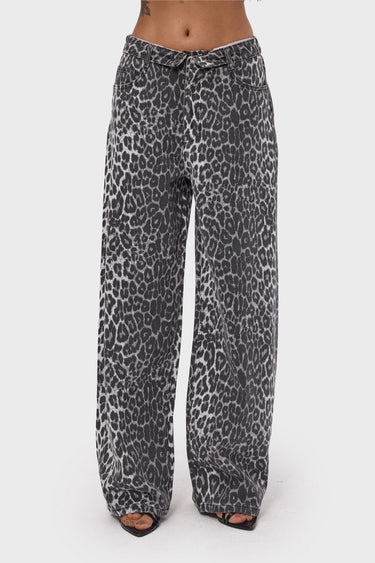 LEOPARD STRAIGHT MID RISE JEANS