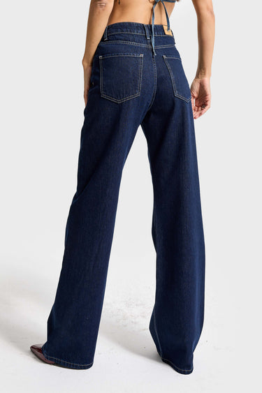 STRAIGHT MID RISE JEANS