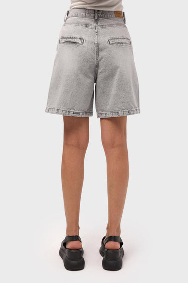 BERMUDA DENIM SHORT - LIGHT GRAY