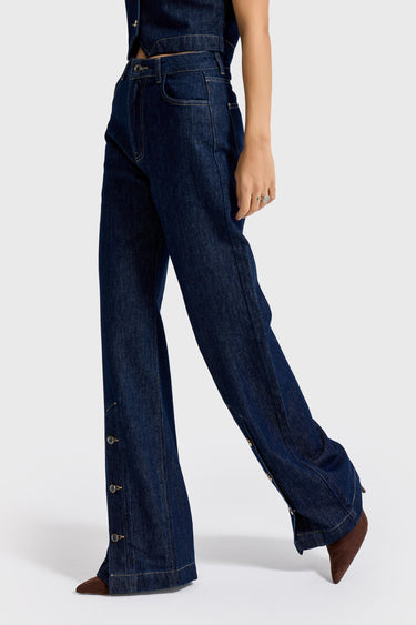 STRAIGHT HIGH RISE JEANS