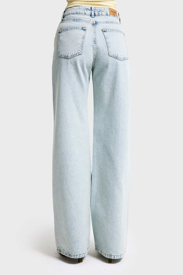 STRAIGHT MID RISE JEANS