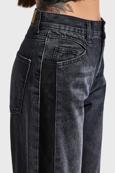 LOOSE HIGH RISE JEANS