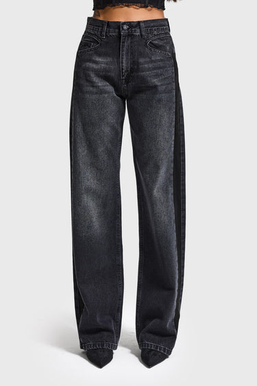 LOOSE HIGH RISE JEANS