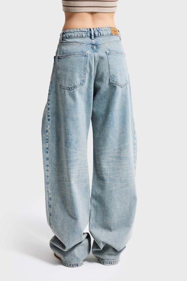 LOOSE MID RISE JEANS
