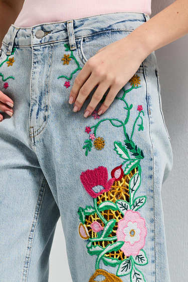 STRAIGHT LOW RISE  JEANS