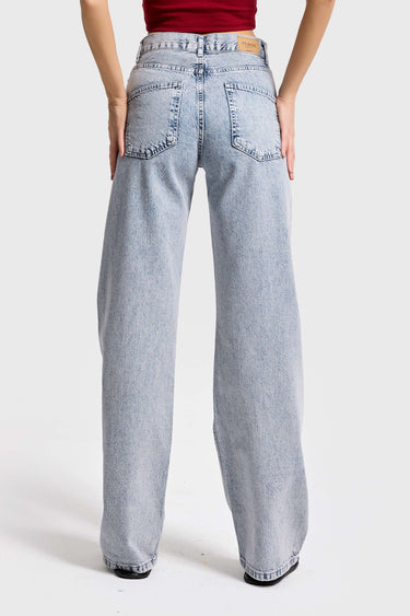 LOOSE MID RISE JEANS